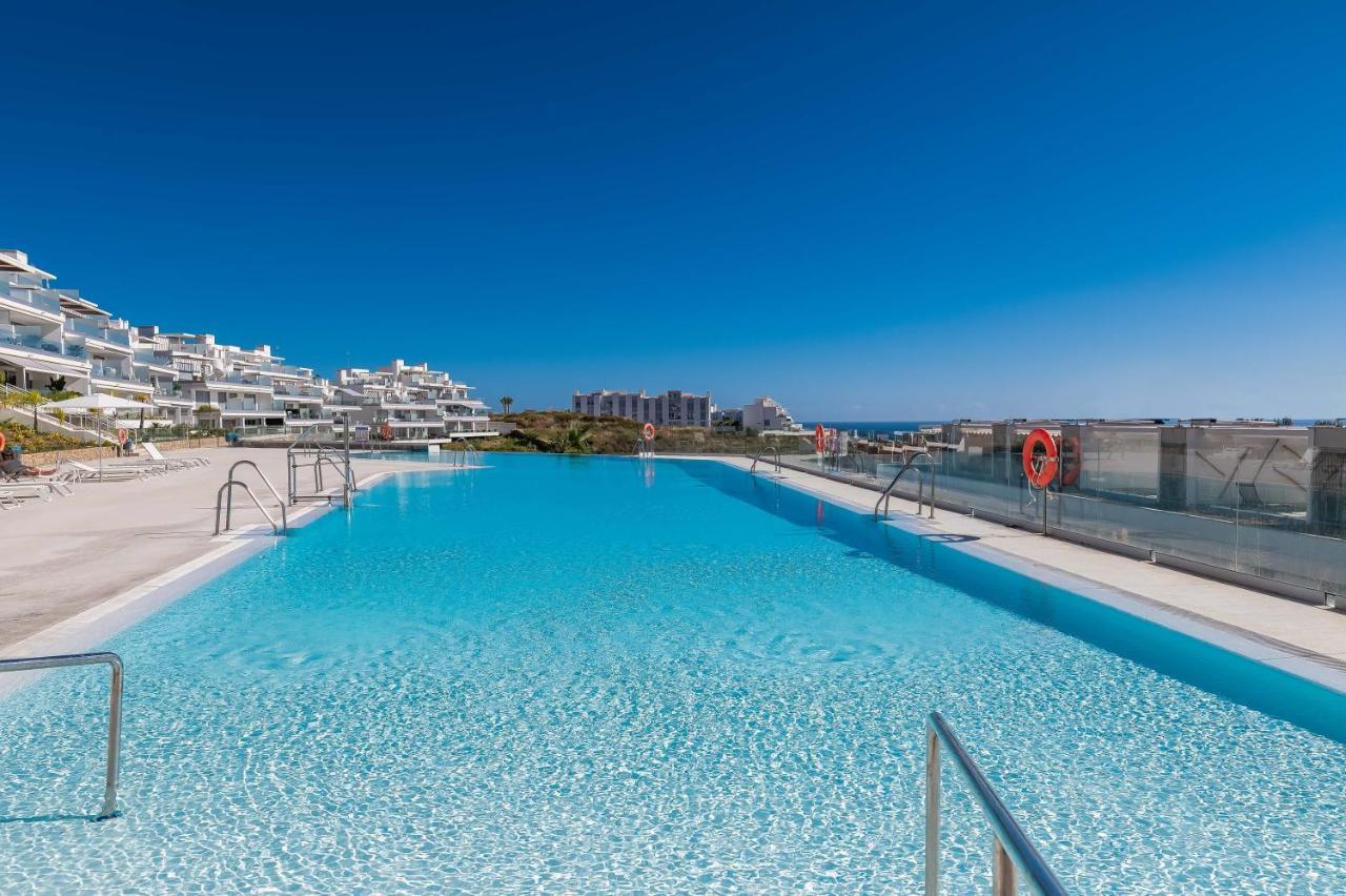 Unique 3-Bdrm Townhouse, Stunning View, Pool & Bbq Apartment Estepona Luaran gambar