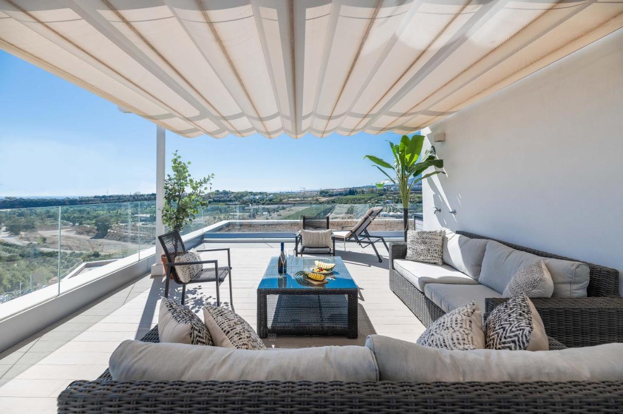 Unique 3-Bdrm Townhouse, Stunning View, Pool & Bbq Apartment Estepona Luaran gambar