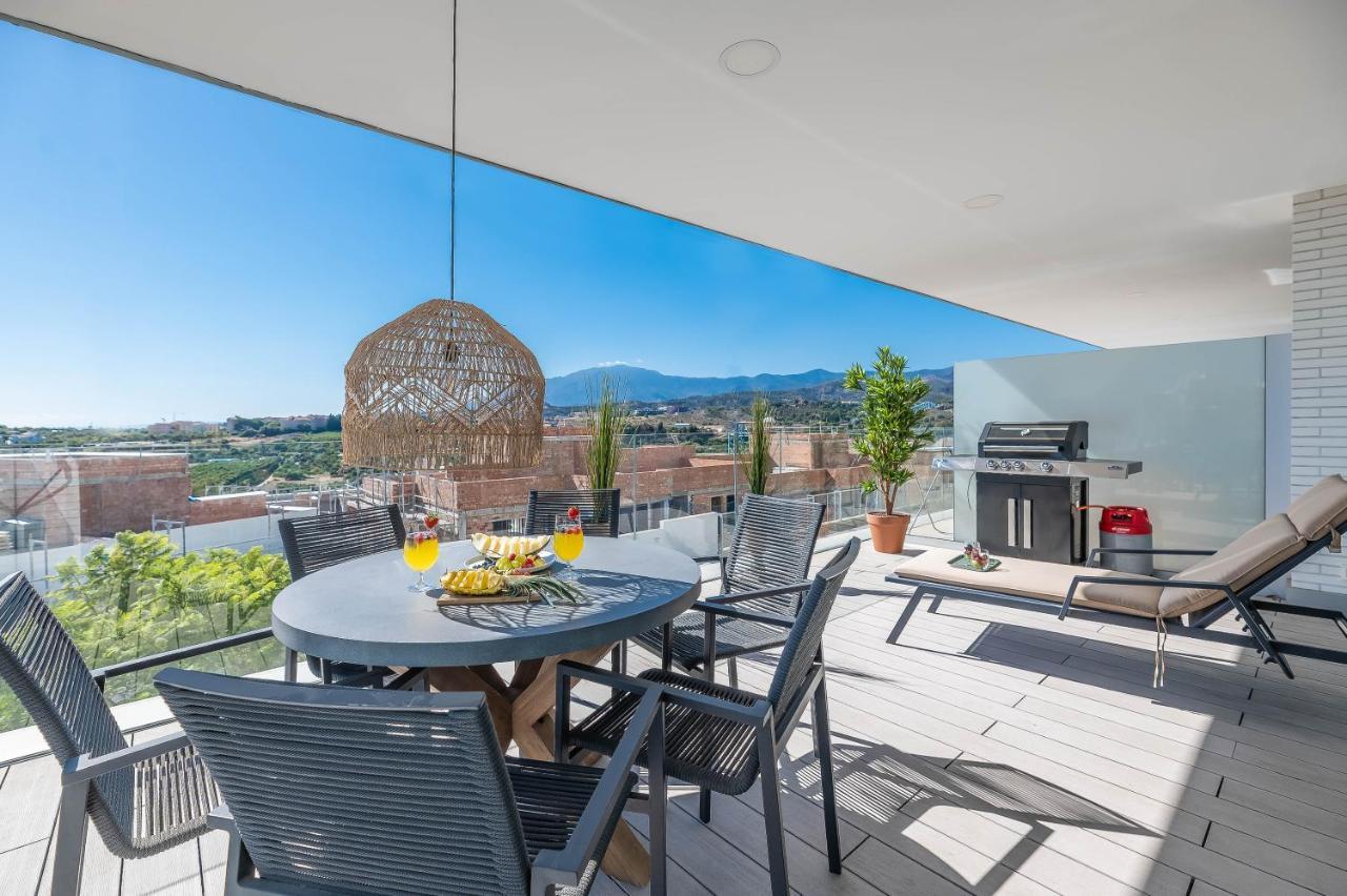 Unique 3-Bdrm Townhouse, Stunning View, Pool & Bbq Apartment Estepona Luaran gambar