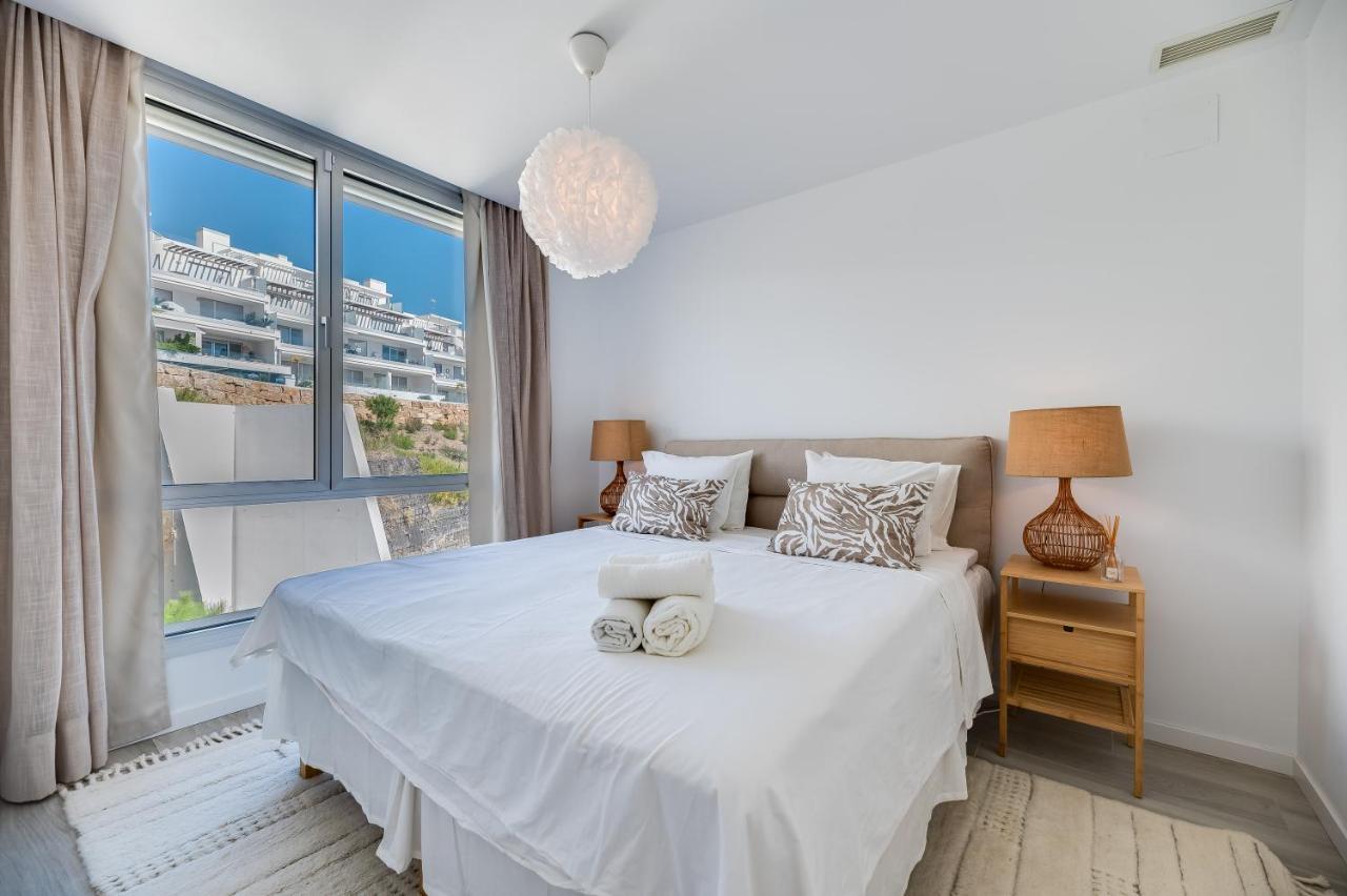 Unique 3-Bdrm Townhouse, Stunning View, Pool & Bbq Apartment Estepona Luaran gambar