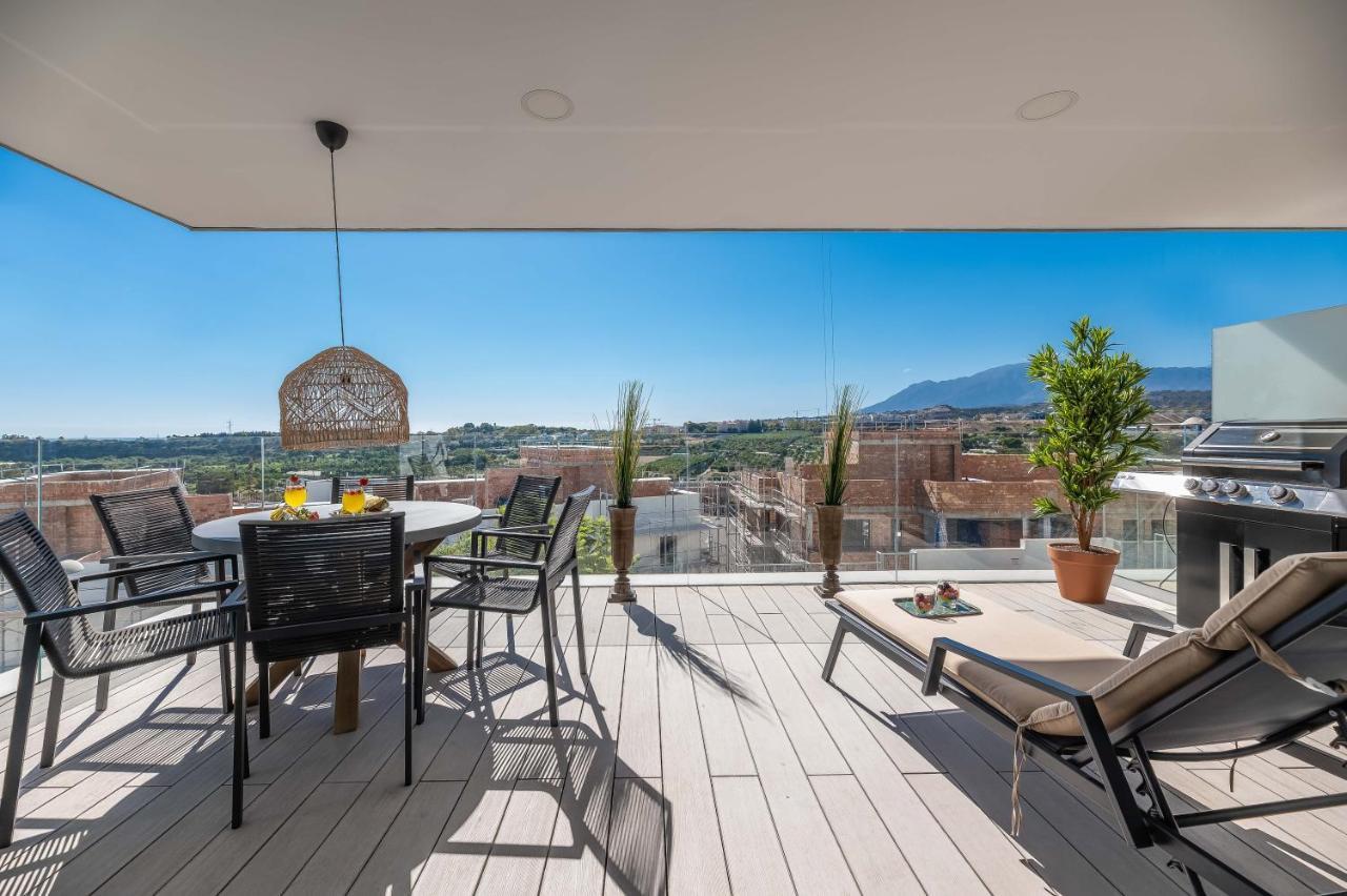 Unique 3-Bdrm Townhouse, Stunning View, Pool & Bbq Apartment Estepona Luaran gambar