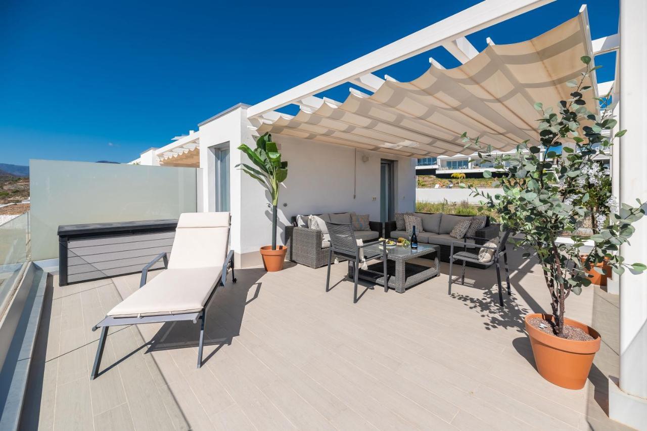 Unique 3-Bdrm Townhouse, Stunning View, Pool & Bbq Apartment Estepona Luaran gambar