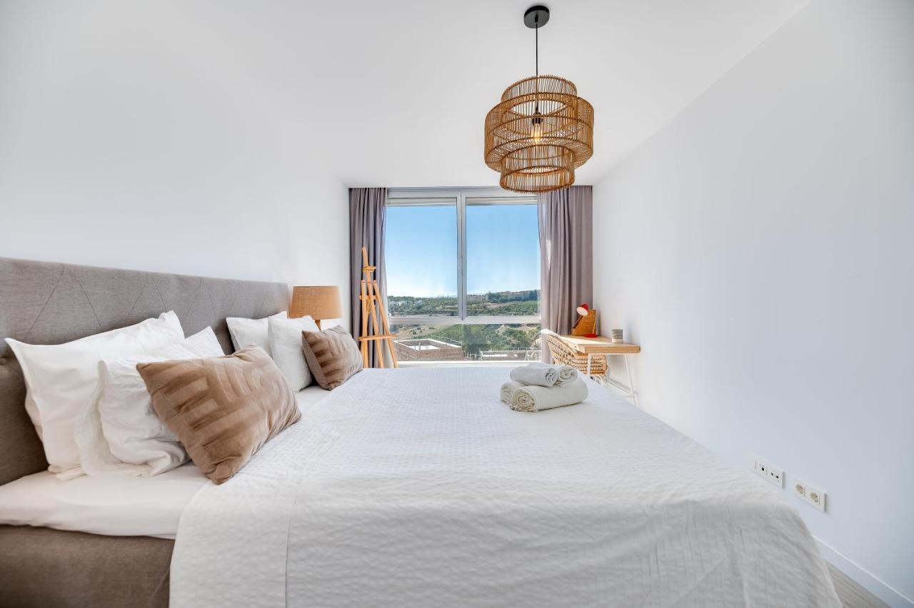 Unique 3-Bdrm Townhouse, Stunning View, Pool & Bbq Apartment Estepona Luaran gambar